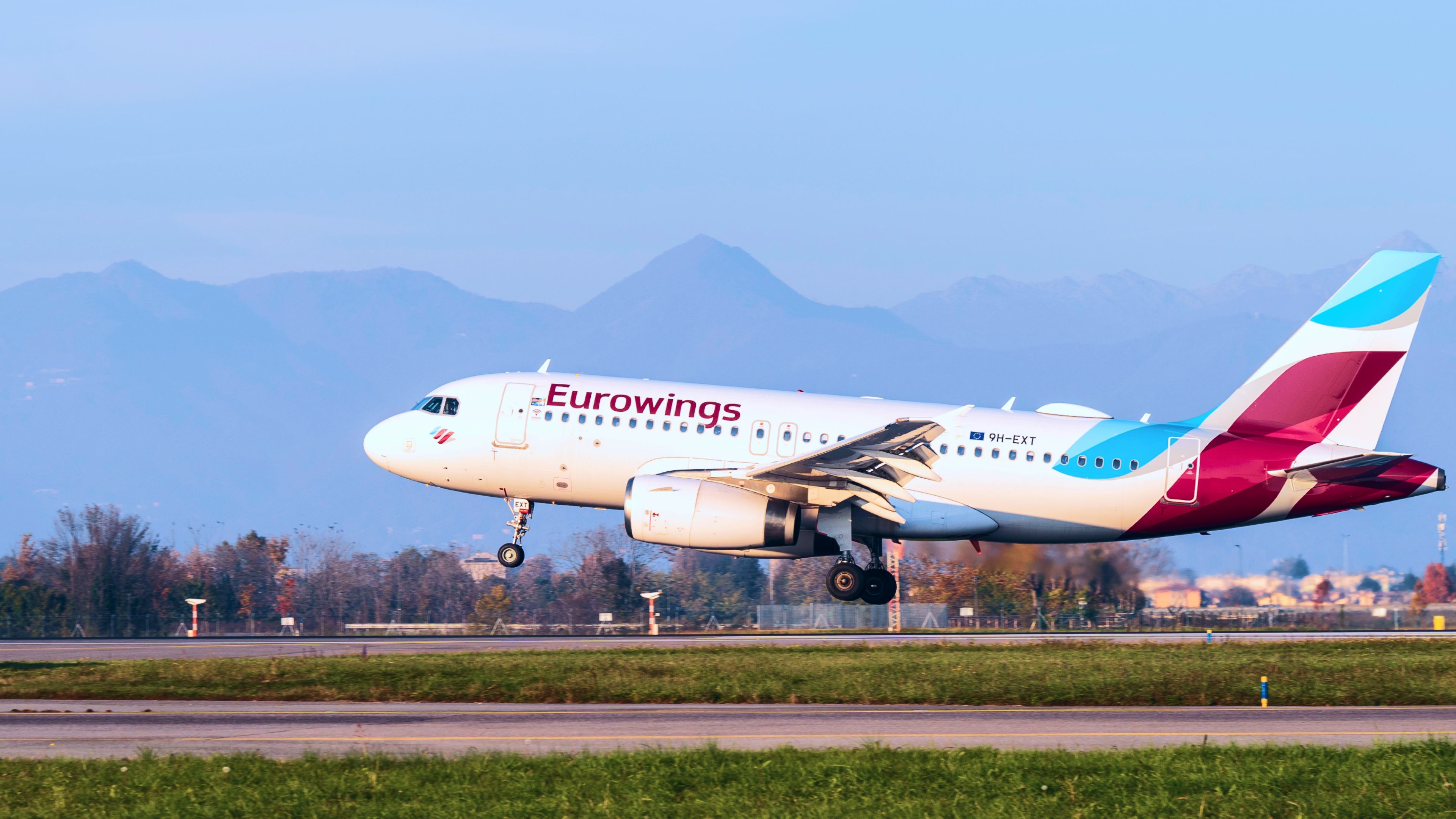 Eurowings increases Share of Voice by 32% with Booking Panel Ads