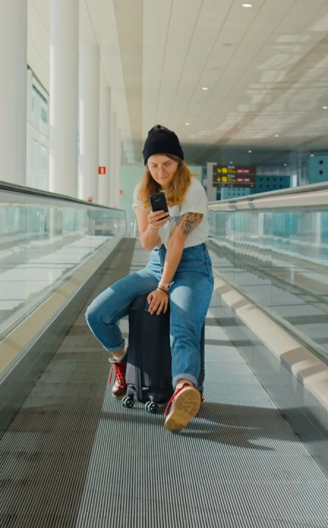 airports_woman-on-travelator